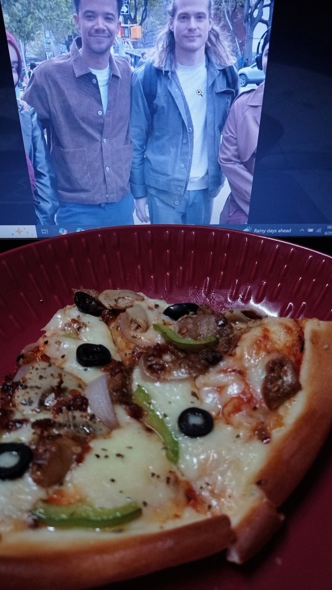 chiippedfangs's tweet image. #happy