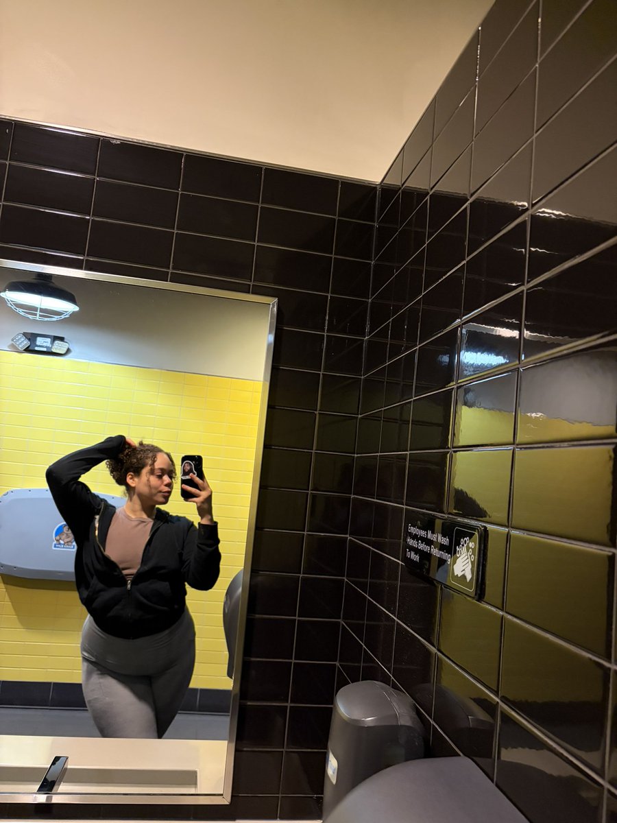 _Brunclemurda's tweet image. just blessing your TL #Happywednesday ✨💋