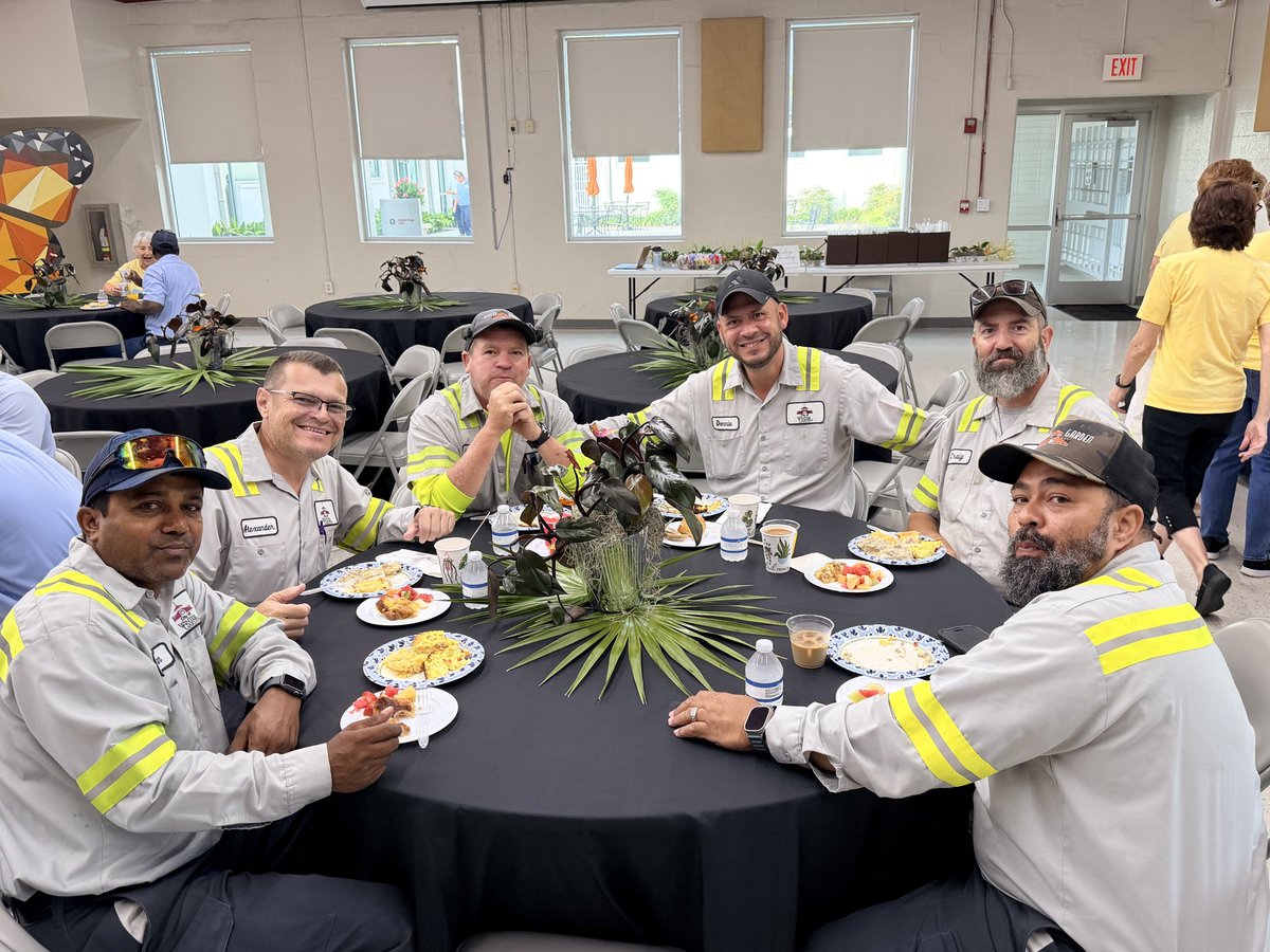 AustinArthurWO's tweet photo. What a great morning helping serve at the City Staff Appreciation Breakfast with the Bloom and Grow Garden Society.

This year’s Spring Fever in the Garden was the biggest ever.

Thank you to the incredible staff at the City of Winter Garden, who are huge partners in this event. https://t.co/zYM3vBUKmG
