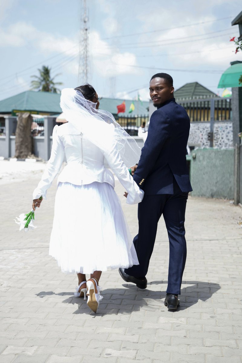 G O L D I N 💙 tweet media