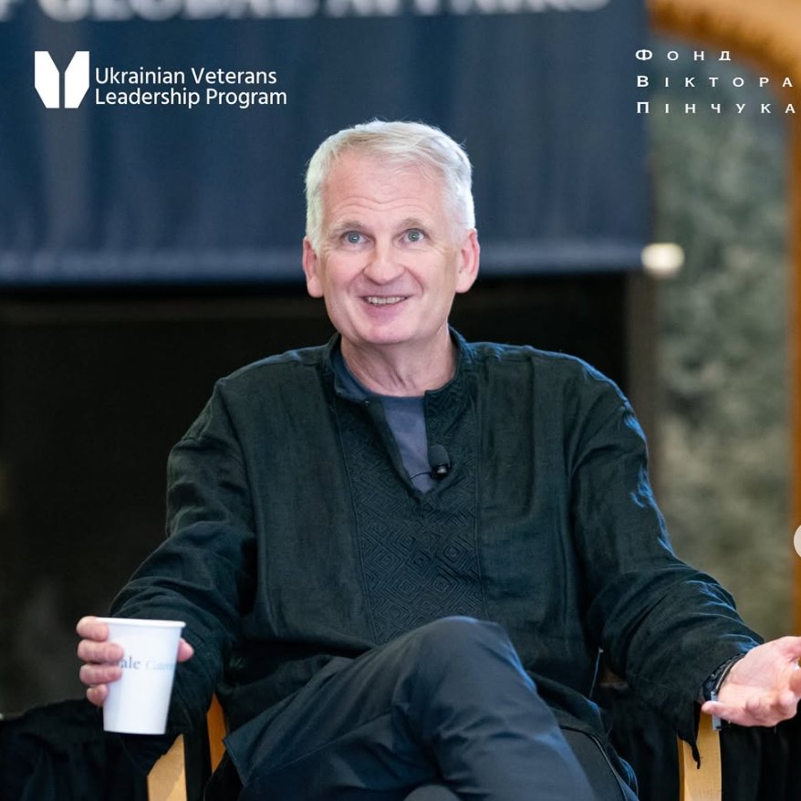 mossrobeson__'s tweet image. 💥Hardcore 🇺🇦 neo-Nazi Yan Klishayev and other Azov veterans met @TimothyDSnyder at Yale Univeristy. Klishayev leads the new "Veteran Corps" of the Azov movement which promises to forge a "new Ukrainian elite." See next post for an article I wrote about Klishayev and Vet Corps⬇️