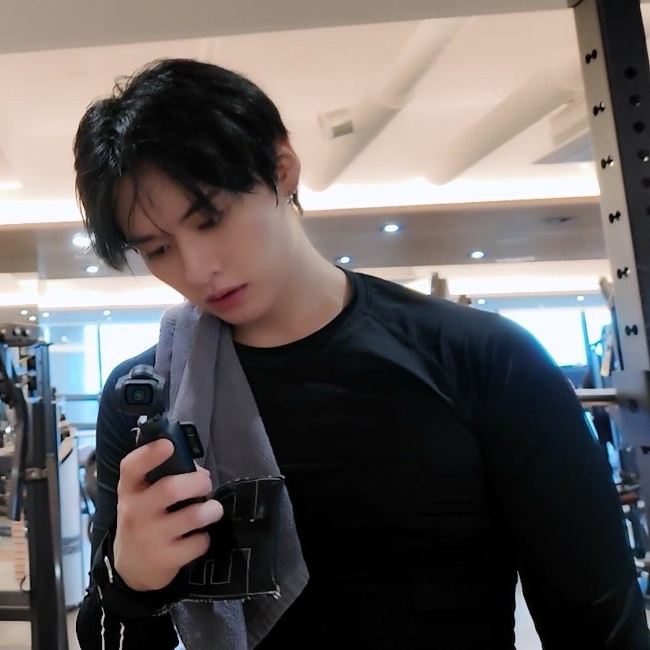 j_oneus's tweet photo. Lee Mnho
27 M
Top
If you meow at me I’ll cum https://t.co/3gxg0G7rHj