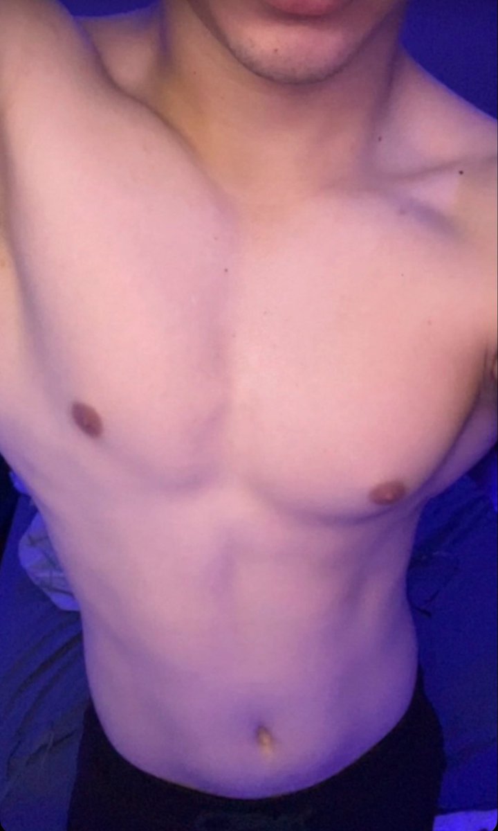 DanVaque0423's tweet photo. @Bigbadbear67 Go to my profile 🥵 https://t.co/gkEEJT8yV5