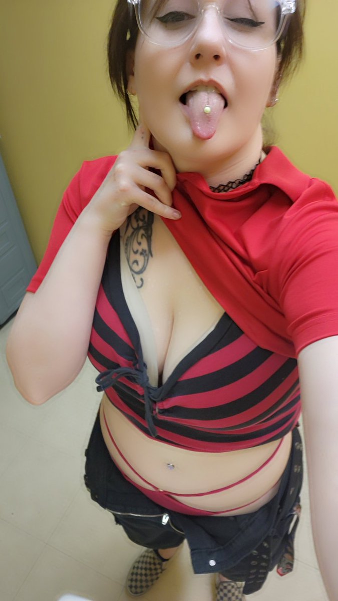 Good morning😘😇 wanna play 😏#fuckme #whore #attentionslut #femmedom #dommy #femdom #ahegao #ahegaoslut #nsfw #nsfwaccount #18plus #wetpussy