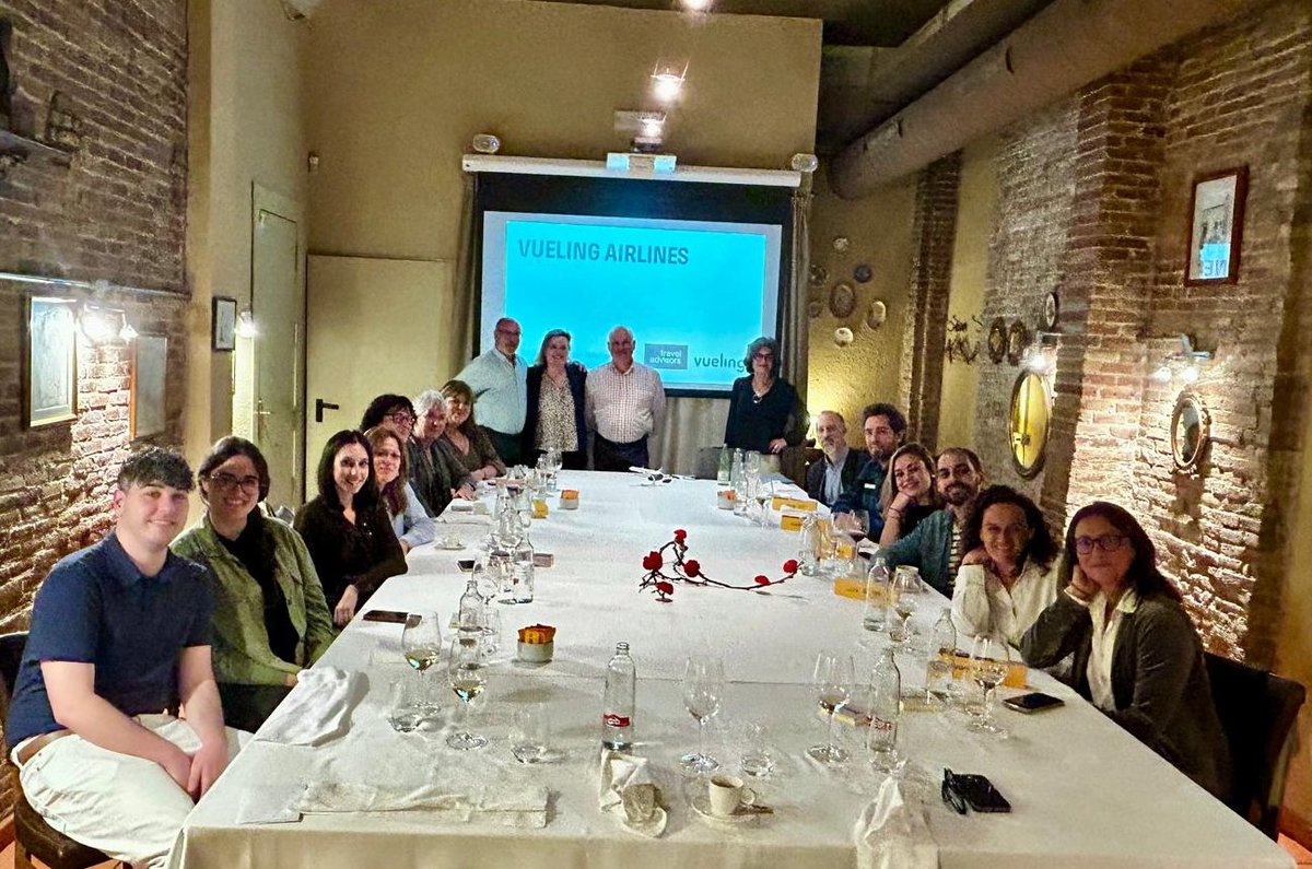 tadvisorsguild's tweet image. Hoy varias de nuestras agencias asociadas de #Barcelona se han dado cita con @vueling para conocer más acerca de sus novedades, aumento de rutas, políticas de grupos, etc…

Momentos así refuerzan la importancia de mantener el contacto directo y fortalecer las relaciones con