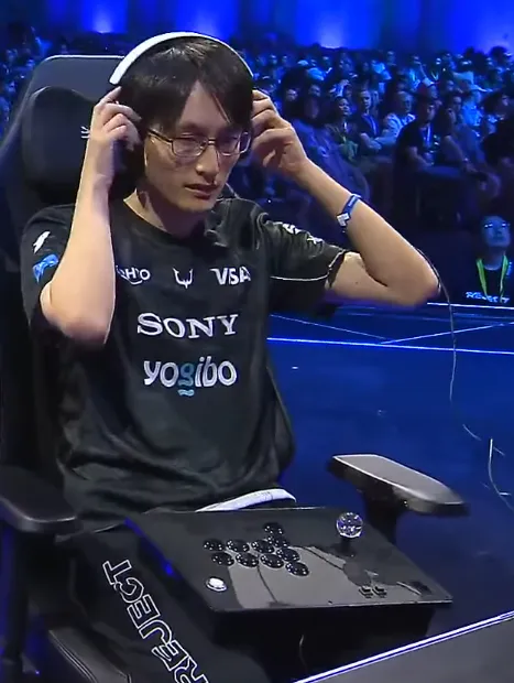 rickenslacker's tweet photo. @laggia9 Hello Laggia! I was watching your EVO 2025 matches and noticed the arcade stick you're using. It looks like something I'd like to use but I've never seen one like it before, is it a custom Sanwa Mono? Thank you. https://t.co/PmscKFohgp