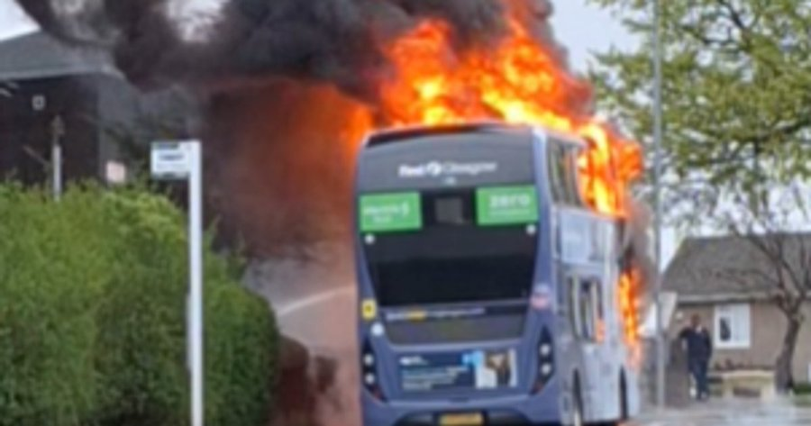 GarnethillG's tweet photo. @MaryLouMcDonald Glasgow First Bus had 50 new electric buses out of service due to the battery charge died in the winter. They tried retrofitting batteries on the roof with the weight caused the roofs to cave in.. Have Irish fireman been trained in thermal runaway? https://t.co/okxRXB6YB7