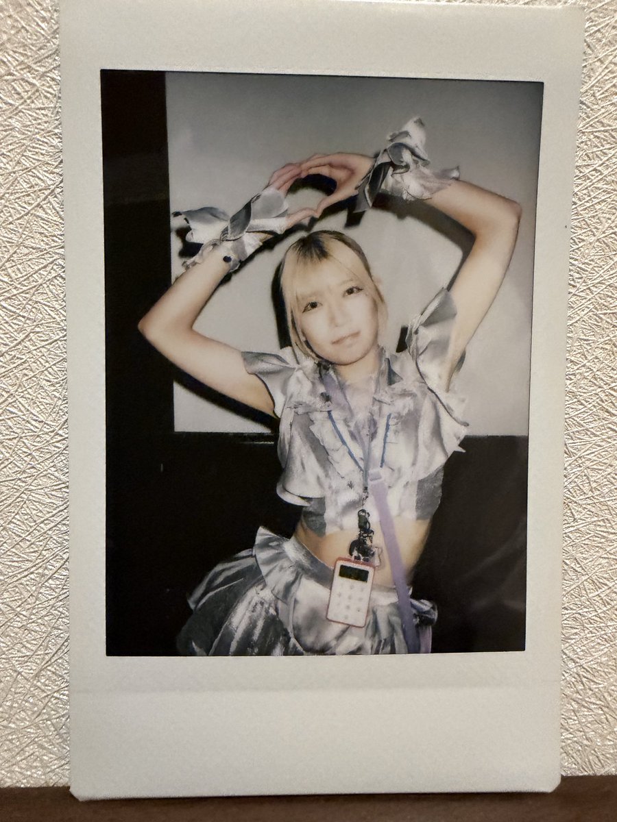 AosimaK's tweet image. しれっと青いサイリウムを振ってた事がバレてたもちこさん
貴女の自信がつくのと、シャイおじさんが自発的に常に前に出て来る日まで青を一緒に振りますよ
自分を変えるのは大変だから、自分を伸ばせるように一緒に頑張りましょうね💪

#望月しの
#EMPATHY