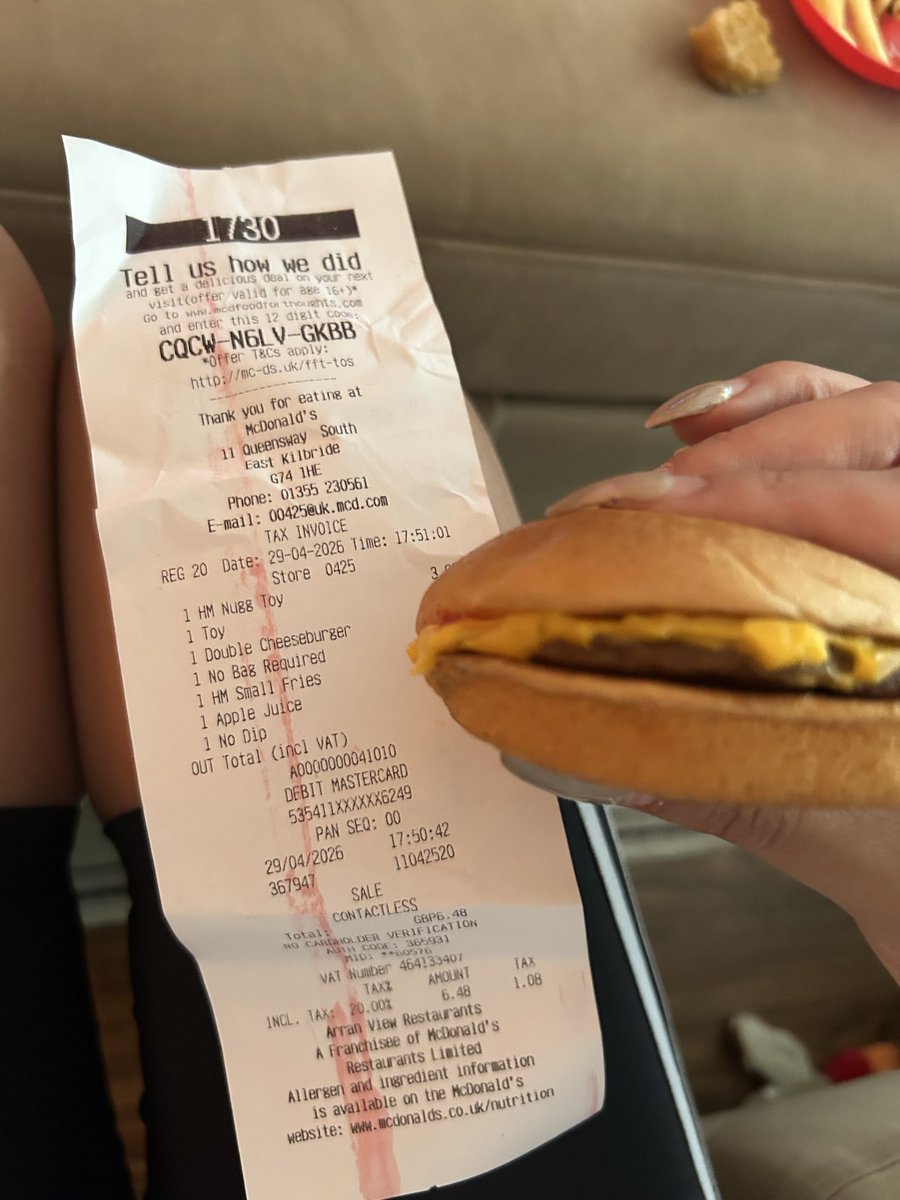 C_Horsman's tweet photo. Is there actual a worse heartbreak than this? 😫😭 paying for a double and getting a single @McDonaldsUK https://t.co/R10eHpcCUe