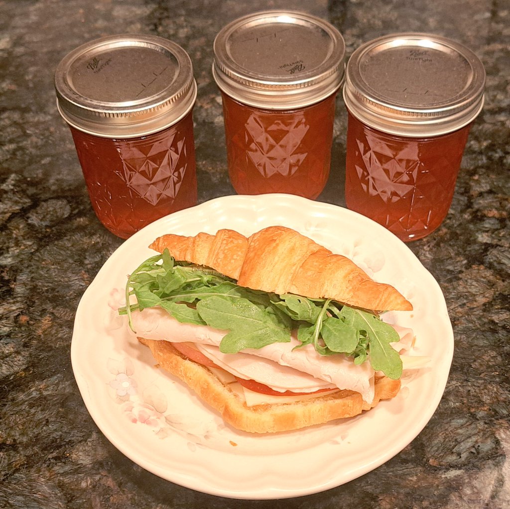 AnneSchlegel1's tweet image. Croissant #sandwich for lunch:  Warm, flaky croissant spread with #homemade gooseberry jelly; on top are white cheddar cheese, sliced Fuji apple, sliced turkey &amp;amp; arugula! Nice blend of savory &amp;amp; sweet!  Wishing everyone a great day!
