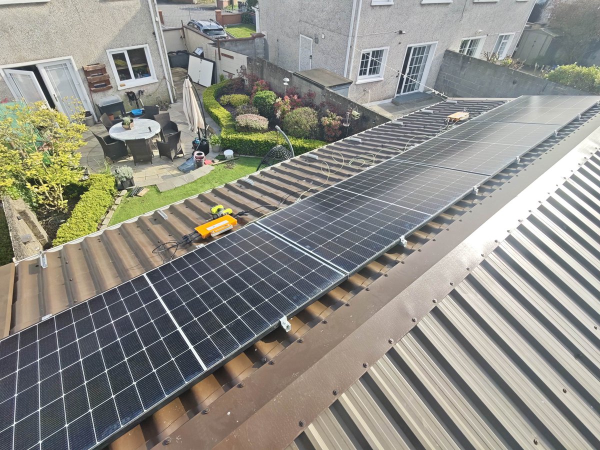 banie01's tweet image. This week.
I have mostly been up on a roof.
Adding 3.76Kw of #SolarPanels to the roof of my #ManCave
Next step is to hire a pro to install a full suite of #solar &amp;amp; #battery on the house itself.
This is just my initial bit of solo experimentation.
Going great so far!