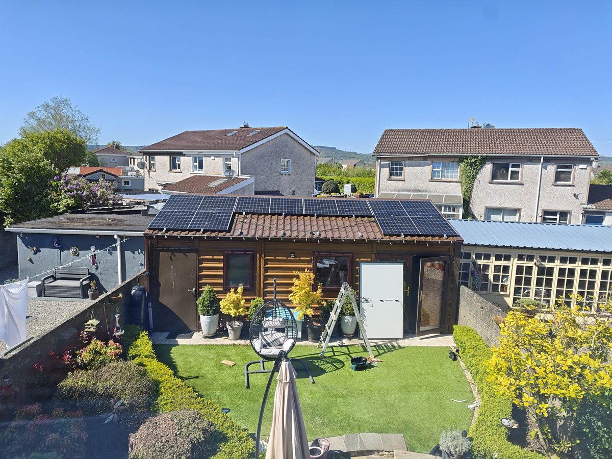 banie01's tweet image. This week.
I have mostly been up on a roof.
Adding 3.76Kw of #SolarPanels to the roof of my #ManCave
Next step is to hire a pro to install a full suite of #solar &amp;amp; #battery on the house itself.
This is just my initial bit of solo experimentation.
Going great so far!