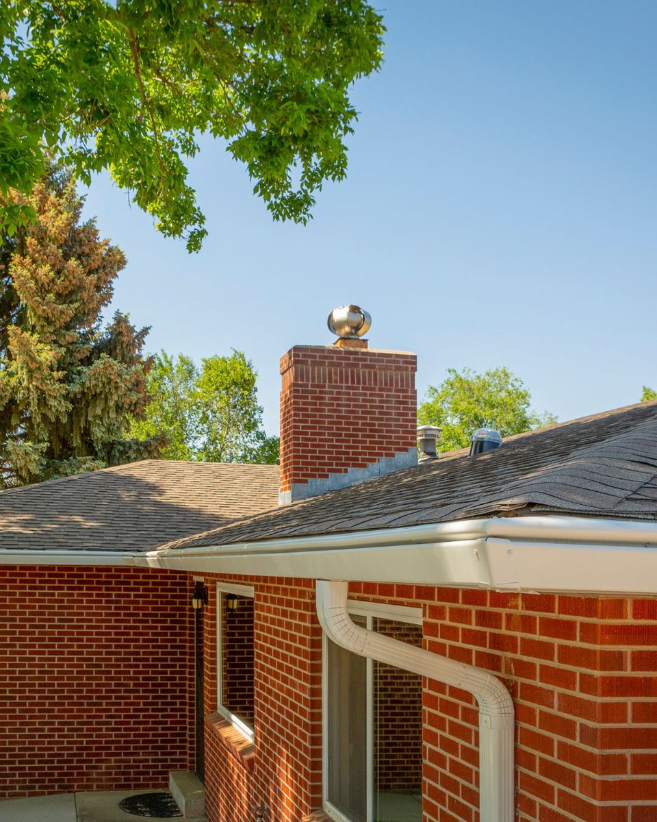 KGuardColorado's tweet photo. Same home. Completely different protection.

With K-Guard, you can enjoy a maintenance-free, worry-free gutter solution that safeguards your home year after year!

#KGuardRockyMountains #BeforeAndAfter #GutterProtection #HomeImprovement #MaintenanceFree #GutterGuard https://t.co/ay0LcPeKKW