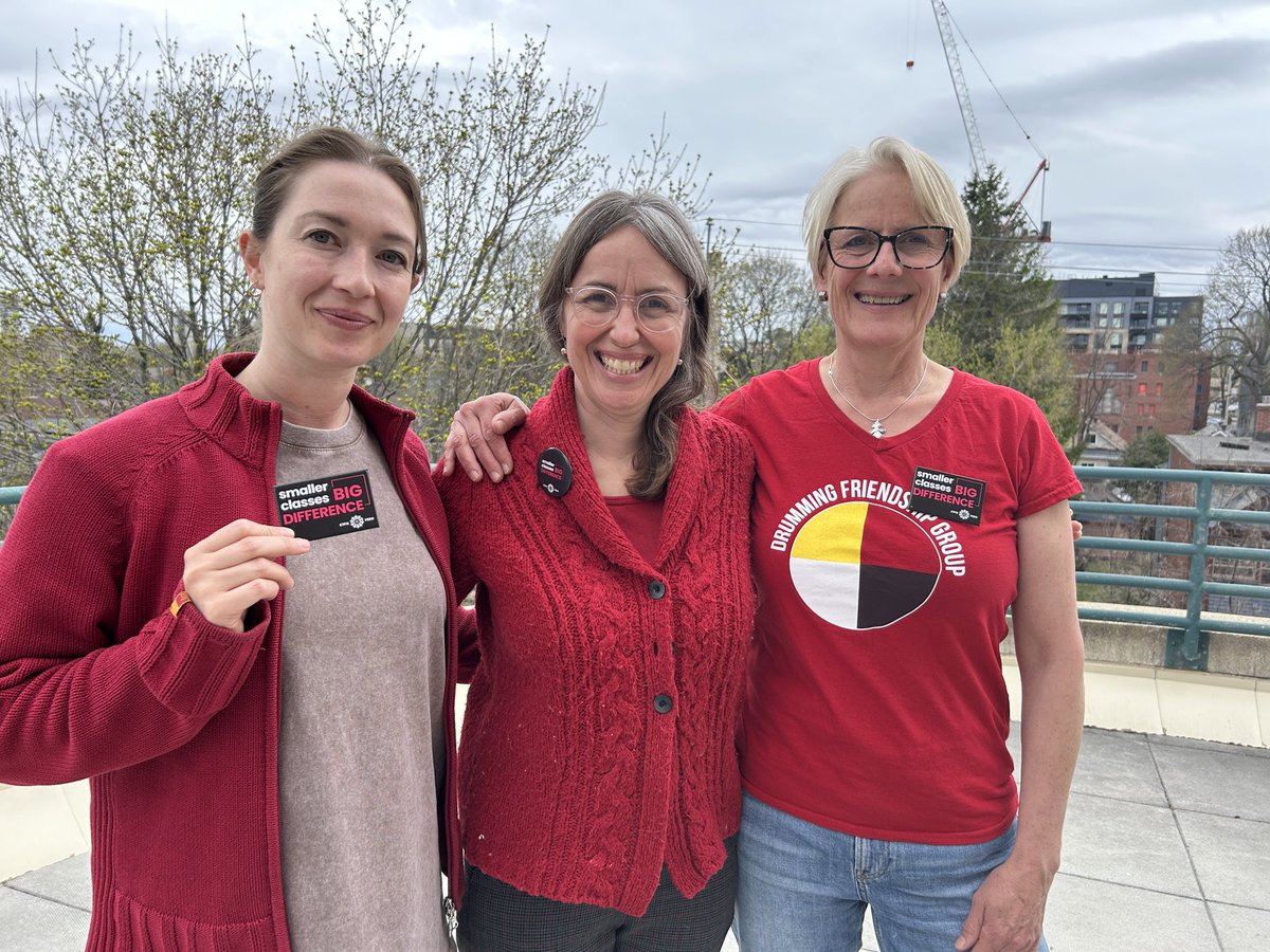 MPutnm's tweet photo. We stand together for public education! Smaller class sizes make a big difference! #redfored #ontedunited https://t.co/RtCzIPcnHp