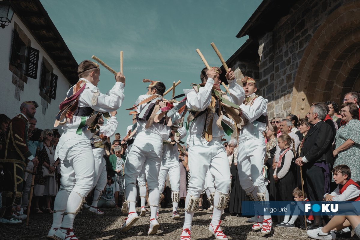 Foku_eus's tweet photo. 🔵 Dantzaren Nazioarteko Eguna 🩰

Gorputzak hitz egiten duenean, emozioek hartzen dute hitza. Mugimendu bakoitzean istorio bat
📸 Irudi batek segundo bat harrapatzen du… baina dantzak betiko irauten du.

#Fokuartxiboa — mugimenduan dauden istorioak. https://t.co/pg801a42n1