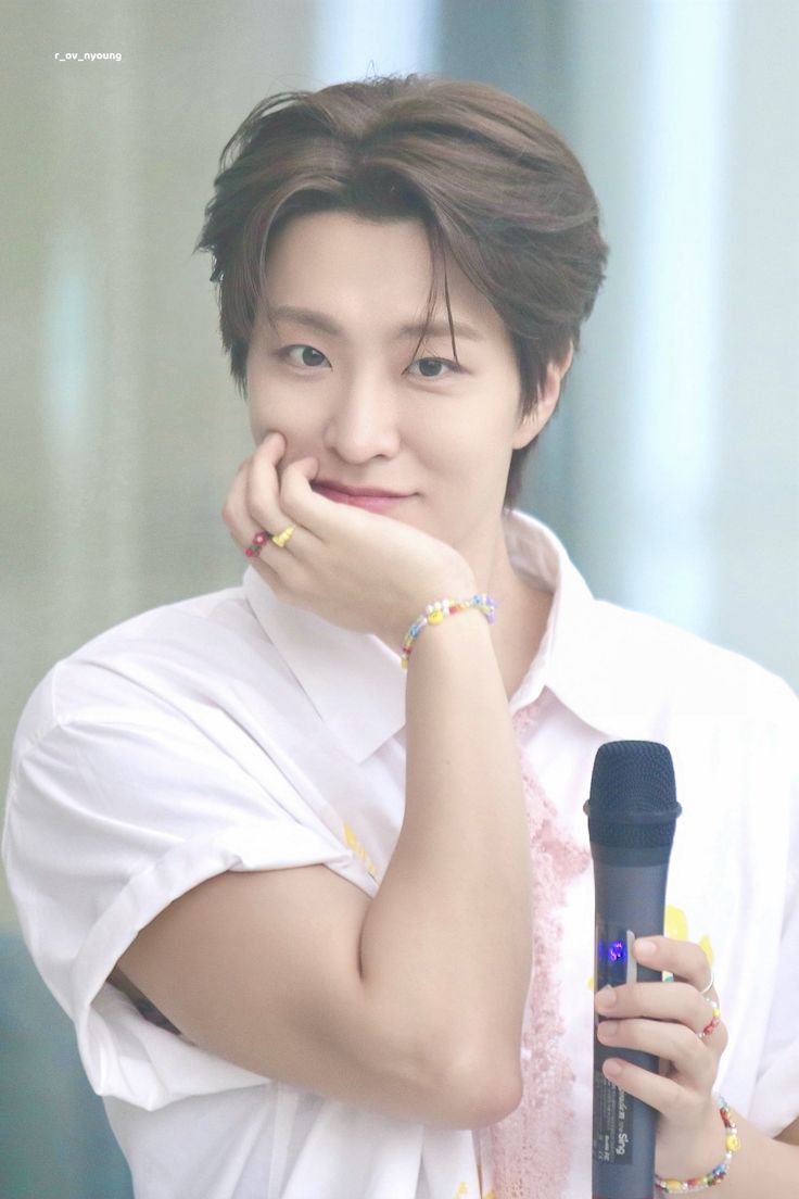 hourly youngjae tweet media