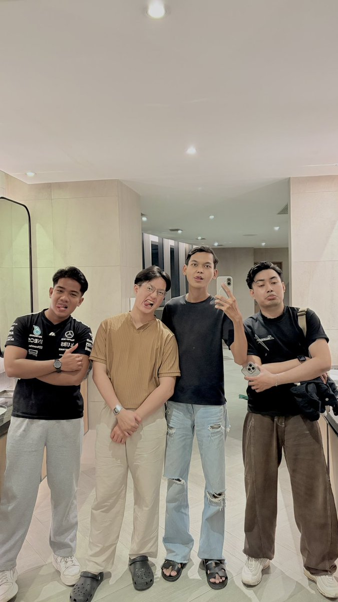 ffansyyiw's tweet photo. we’re back! https://t.co/kAo3V4bswO