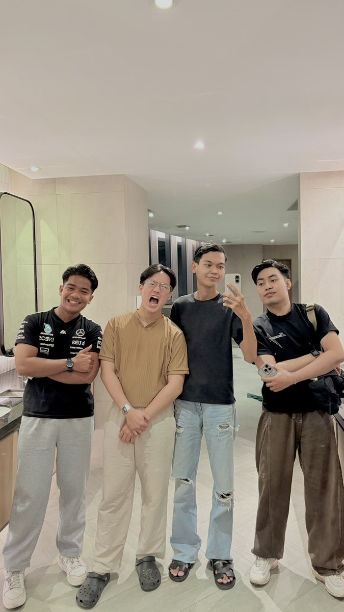 ffansyyiw's tweet photo. we’re back! https://t.co/kAo3V4bswO