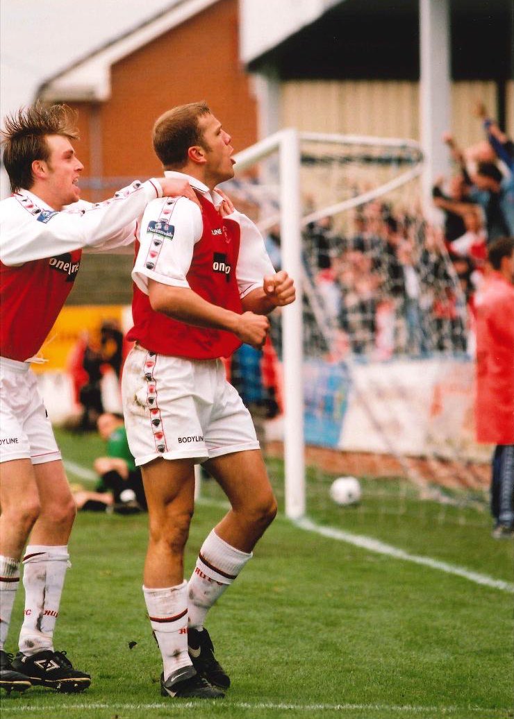 millers1971AK's tweet photo. OTD 2000 Hartlepool 1 Rotherham United 2 @RotherhamUnited @ronniemoore53 @Brano1979 @MikePollitt12 @kevwatson74 29.4.00 🥈 https://t.co/WJ8YnsJRgk