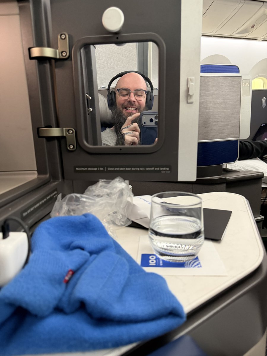 werlywolf's tweet photo. On my way back to Japan for my 40th. #birthday #travel #japan https://t.co/QLEZxfqUXh