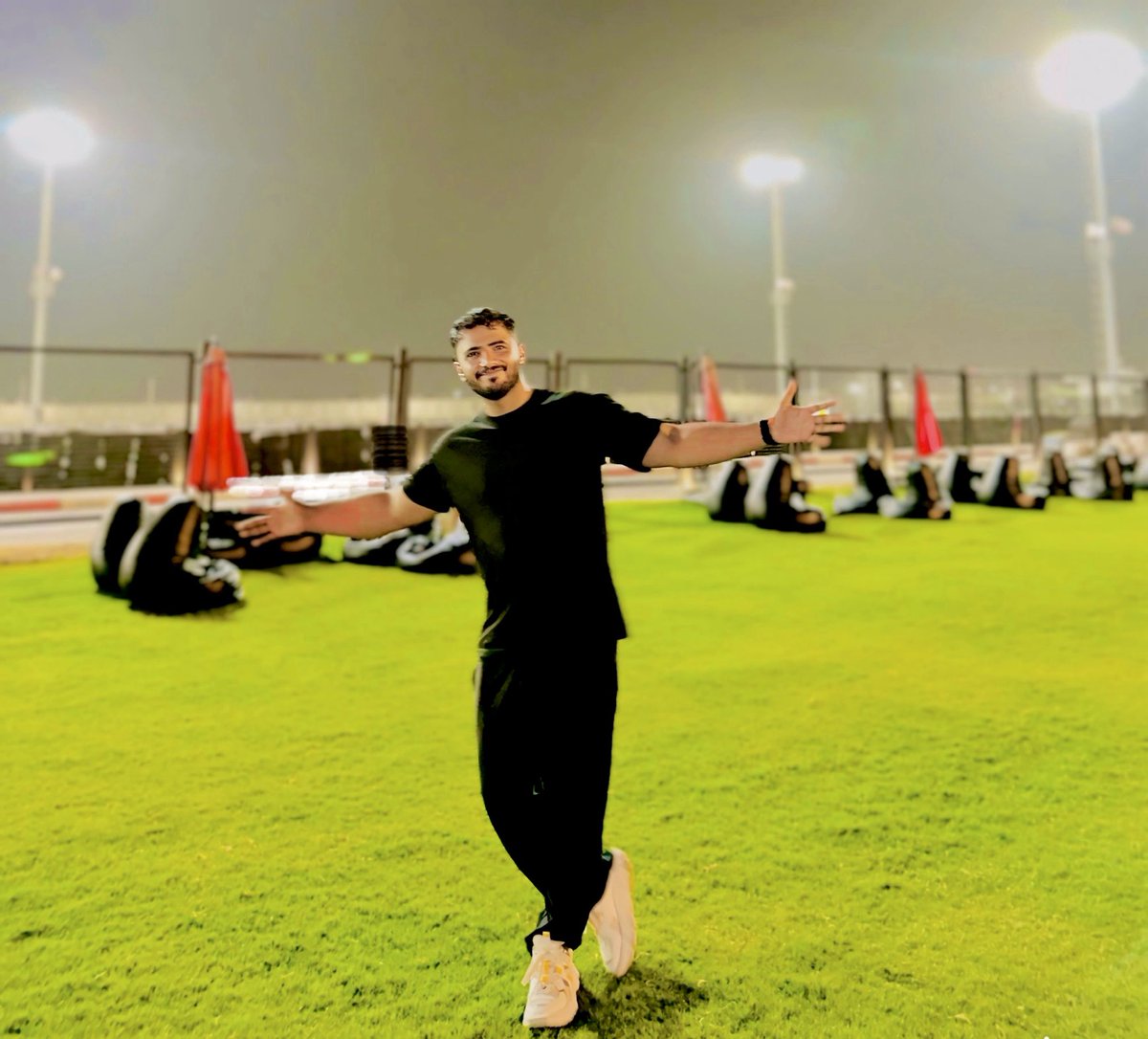زندگی ہم تیرے کُند ذہن سے شاگرد جنہیں 
کچھ سوالات سمجھنے میں بہت دیر لگی!

کون دشمن ہے؟کسے دوست سمجھنا ہے یہاں؟
  ہم کو حالات سمجھنے میں بڑی دیر لگی!!
#قومی_زبان