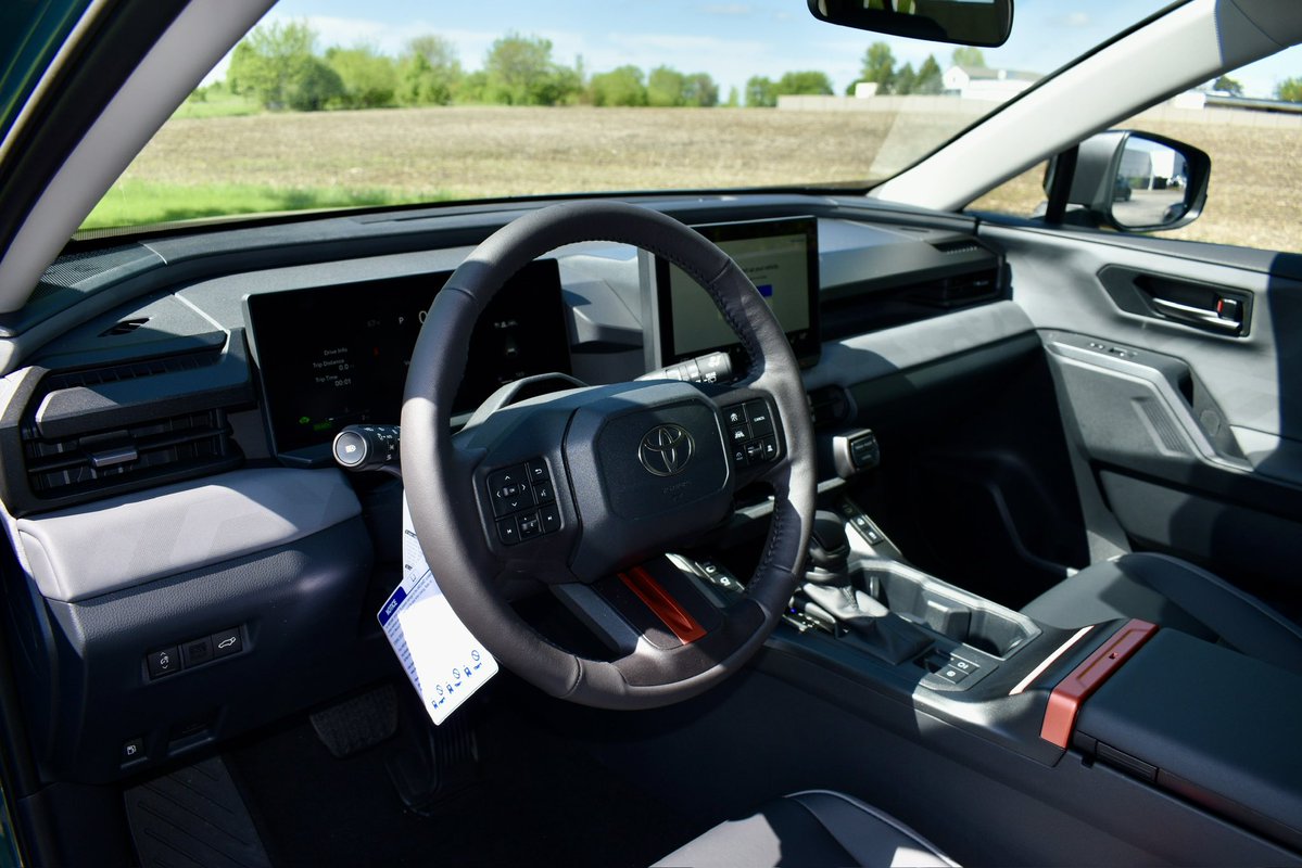 Peoria_Toyota's tweet image. 🌲 NOW HERE at Peoria Toyota: 2026 RAV4 Woodland Edition in Everest!

Rugged styling, Woodland interior, roof rack, LED trail lights &amp;amp; off-road upgrades built for adventure. Only one in so far—more on the way.

📍 Stop in before it’s gone!

#PeoriaToyota #RAV4Woodland #NewArrival