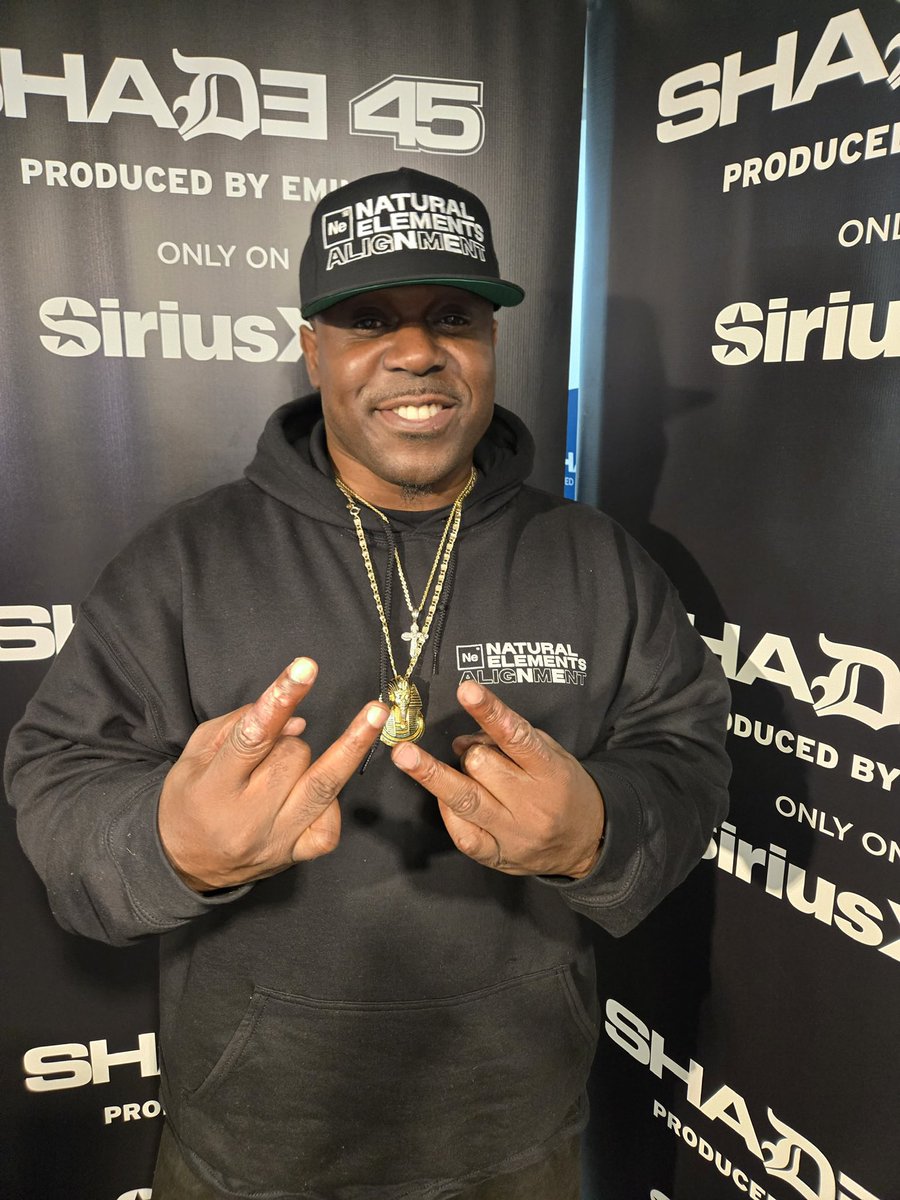 TheRealSwigga's tweet image. Had a BLAST up at @Shade45 last week at @RapIsOuttaCntrl (@ItsDJEclipse @djriznyc ) &amp;amp; @iDstroy Show (and we did @StatikSelekt Show a few days Before) | Thanks for Alllllllllllllllll the LOVE we been Gettin for that ‘ALIGNMENT’ Album! #OutNOW | NE4LIFEnt / @fatbeats Zoom!!!!!!!!!!