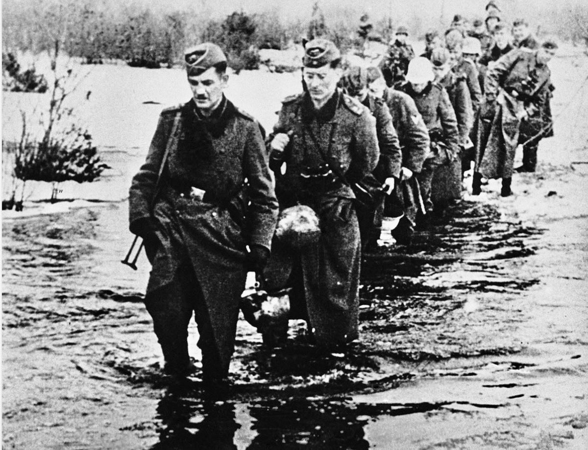 TheWorldatWar2's tweet image. German soldiers wade knee deep through icy water as the snow starts to thaw - Eastern Front, 1942 #easternfront #thaw #snow #wade #history #ww2