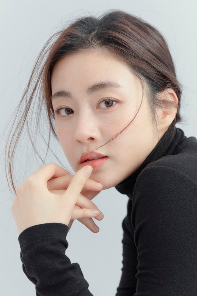 pannatic's tweet photo. Kang Sora reveals her husband proposed after 15 days of dating
In 2020, Kang Sora married a Korean oriental medicine doctor 8 years older than her. She currently has 2 daughters.
🔗https://t.co/thKOCfYMdH
#KangSora #강소라 https://t.co/SJ48K6YWby