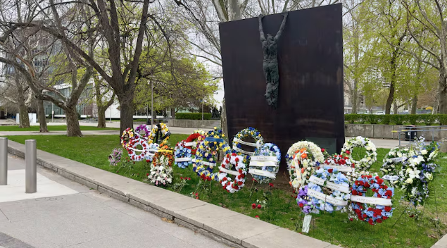 CBCHamilton's tweet image. Hamilton worker killed on Monday, steelworker and crossing guard honoured on Day of Mourning for workers. cbc.ca/news/canada/ha… #HamOnt #Niagara #BurlOn