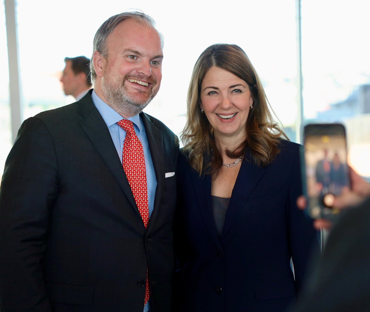 ABDanielleSmith's tweet photo. Yesterday, we met with Swedish business leaders from defence, technology, transportation, telecoms, geothermal, and healthcare at a roundtable hosted by Canada’s Ambassador to Sweden @robertdsinclair.

With a low-tax environment and a highly skilled workforce, Alberta offers an attractive place to invest and a natural North American entry point for Swedish companies 🇸🇪