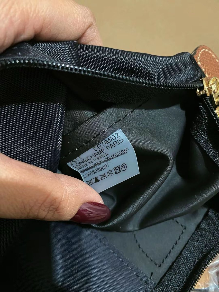 whatcuneed_'s tweet photo. wts longchamp black classic 
Size mlh
Original
Masi ada polybag &amp; carecard
Muat laptop 13” 14”

Pengirimn by reg/oren
#longchamp #wts #wtb #zonauangㅤ #zonajajan #threads https://t.co/jgayvmojZF