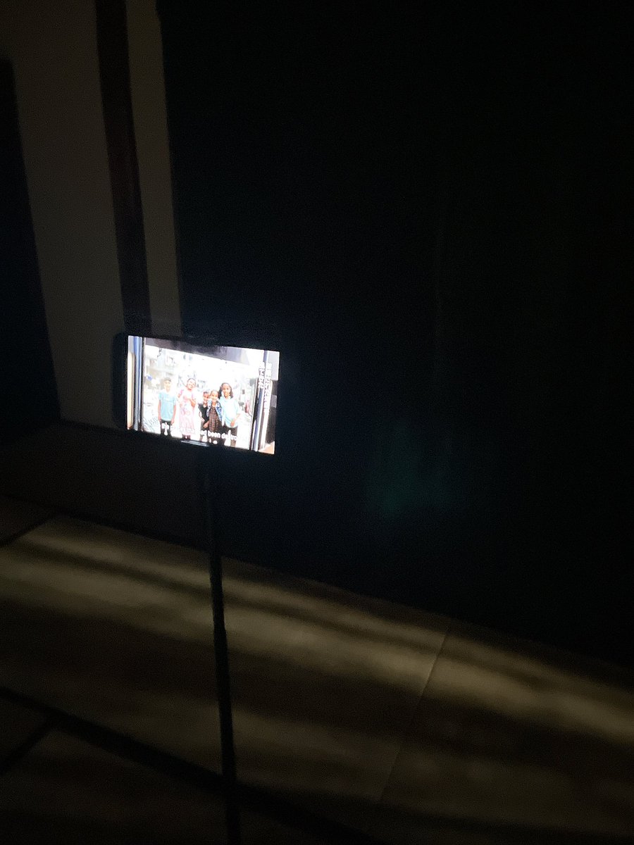 ami_ena's tweet photo. KG2026。ファトマ・ハッスーナは八竹庵の暗い蔵のなかの展示で、ひとつは小さなデバイスからムービーを見る。もうひとつは、スライドショー的に次々と映し出されるイメージにあわせて、��ウンドスケープというのか街の喧騒が流れつづける。このひとときのガザ体験。軽薄にいうとめちゃくちゃ食ら��た。 https://t.co/HBZ2Z3PZIO