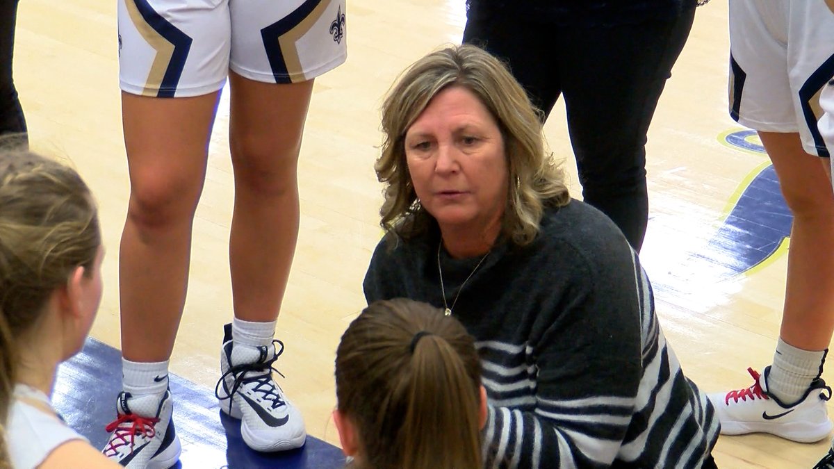 KurtPegler's tweet photo. Debbie Coffman is retiring after 28 years as girls basketball coach at Central Catholic. She was 634-204 in her time with the Saints, winning the 2010 state title and finishing state runner-up in 2011 and 2017. Great coach, great leader, great woman. https://t.co/SQgFy7VPsj