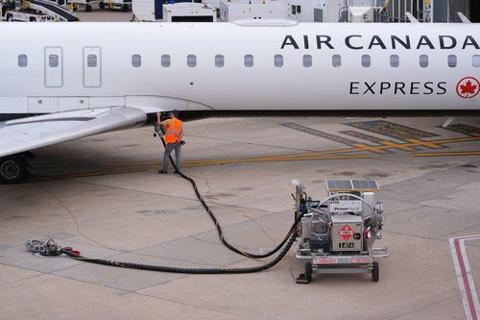 yourprivatecfo's tweet photo. Skyrocketing jet fuel costs are threatening to push fares upward well into the peak summer travel season, even as signs of hope emerge that oil flows from the Persian Gulf are resuming. https://t.co/shjxDfTgJg https://t.co/sPYRzoukUi