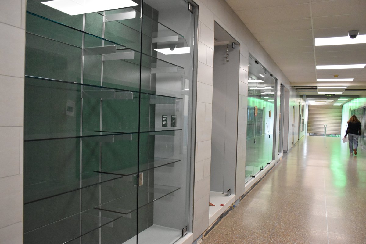 avon_central's tweet image. In #Avon Middle School, work on our new locker rooms is nearly complete as crews recently finished installing new, textured flooring. 

Our athletic team rooms off the locker rooms, which will house home and visiting teams during sports contests, are also largely complete.

2/4