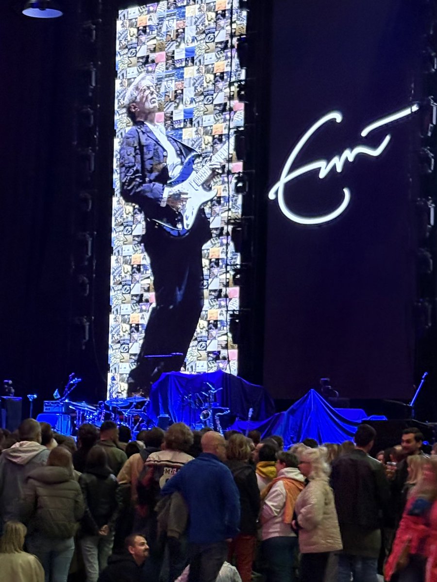 RuthBadleyPR's tweet image. I’m in the pit but something big is missing. All my #brucebuds and the build up to #BruceSpringsteen and the #EStreetBand Have a blast tonight in
Chicago. ♥️ from
#Krakow 
First night of Eric Clapton’s 2026 tour.