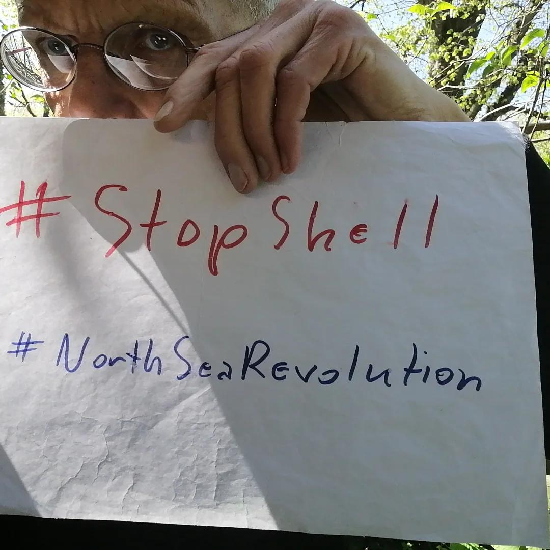 endelstamberg's tweet image. Hi @KaoHua3, 
I stand with you to #StopShell!
I nominate every person under this tweet.
It's URGENT: 
@shell
plans to leave parts of old oil platform with 11,000 tonnes of oil and toxicwaste in the #NorthSea.  
@Greenpeace