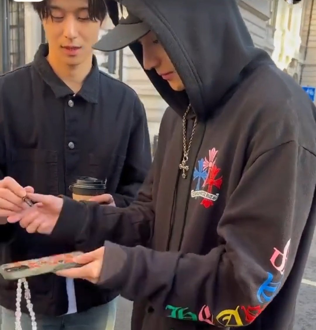 jumilisreall's tweet photo. #whoremembers when jumil had that London date in 2023… like the sightings of them biking around the city, just walking side by side, grabbing coffee together ☹️ it felt like such a wholesome comforting date🥺 hope they go to many more dates in the future!! https://t.co/k5CUHkq0Ob