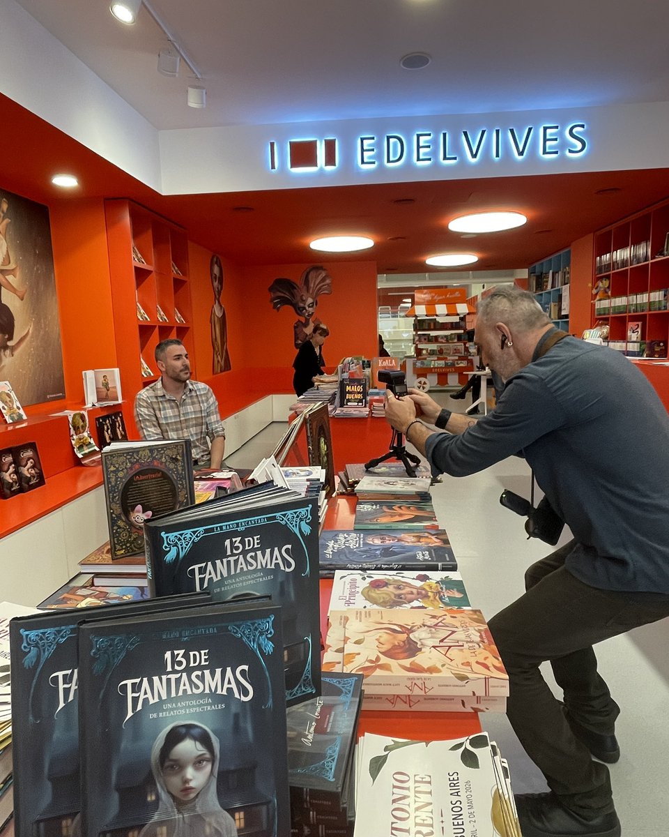 EdelvivesArg's tweet photo. 📣 El ilustrador español Antonio Lorente ya está en Buenos Aires y conversa con la prensa argentina.
✒️ El jueves 30 firmará ejemplares en Espacio Edelvives a partir de las 17 h. 
💥 ¡Te esperamos!

#ilustradores #LorenteEnBuenosAires #FILBuenosAires  #firmas https://t.co/FBPVqf9yny