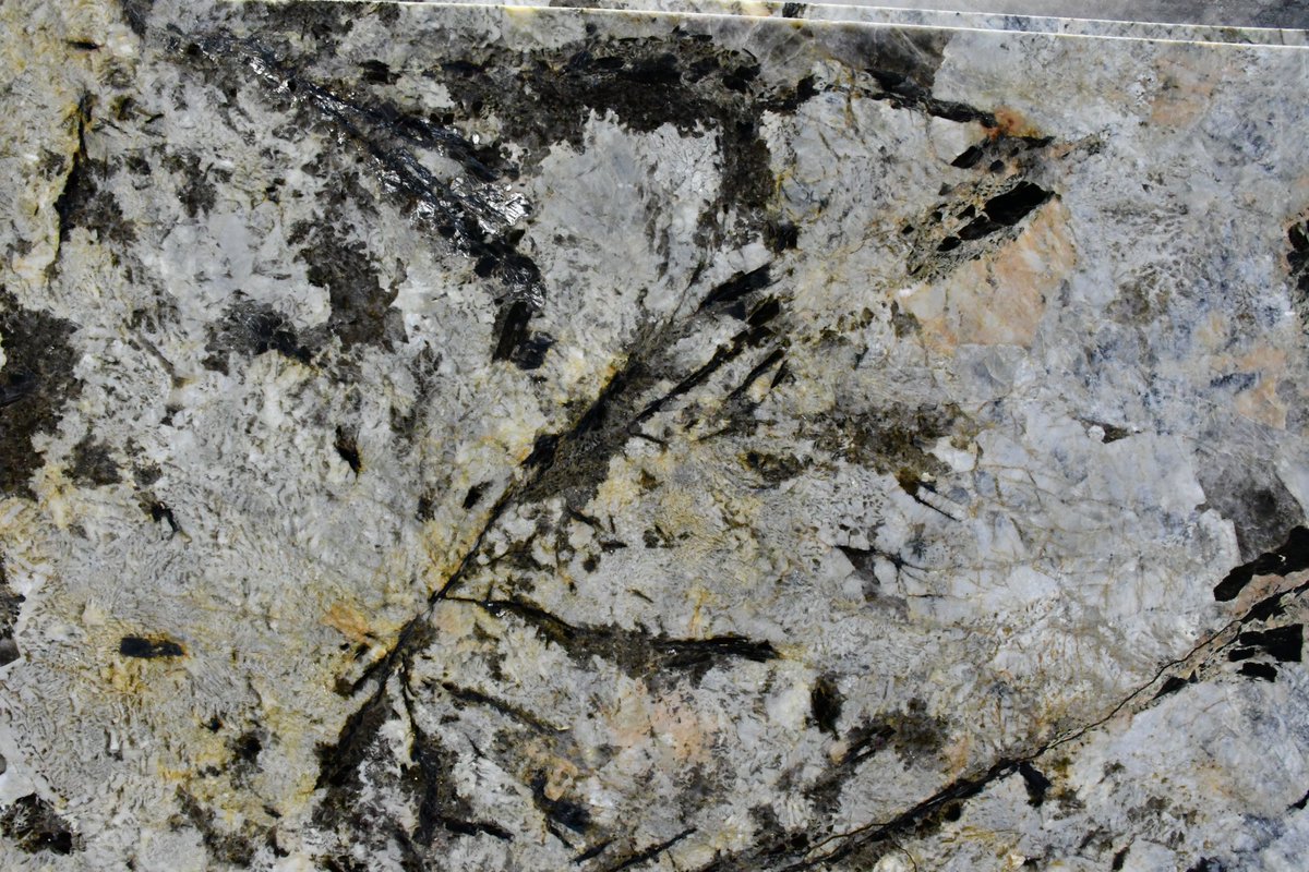 richard1989118's tweet image. Finding the perfect natural slab.  #quartzite #marble #granite #travertine #BuildingContractor #multi-family #hospitality #CommercialOffice #LargeConstructionProjects