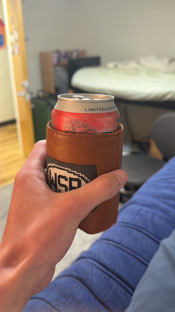 jd5dan's tweet photo. Bring back last day of class pizza parties. I’m having one by myself before my 3 classes today #zen https://t.co/07UnR9jgRq