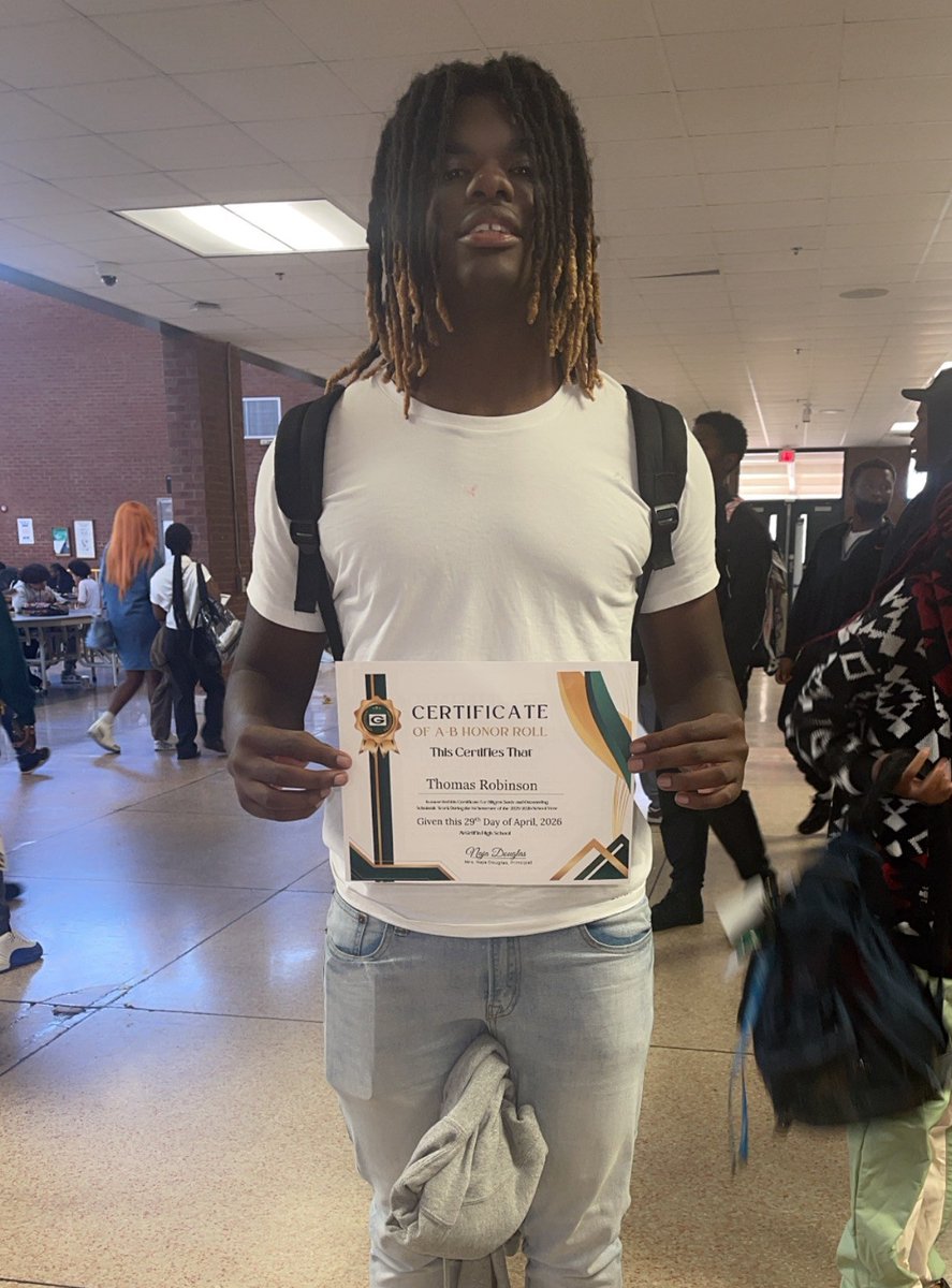 okisha82's tweet photo. Sophomore ✅ https://t.co/7qGtaxQBCY