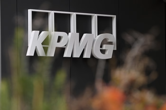 StockMKTNewz's tweet photo. ARE CONSULTANTS IN TROUBLE?

KPMG is laying off ~4% of its 🇺🇸 advisory business in response to weaker demand for regulatory and other services - WSJ https://t.co/a1AoNfPujg