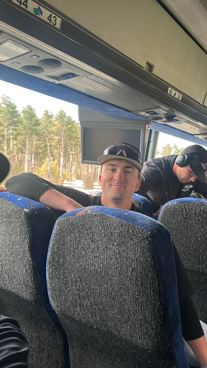 brady_malkow's tweet image. Sharing a bus with THE WIAC player of the week. 

#blessed
#Bonding 
#Dombomb