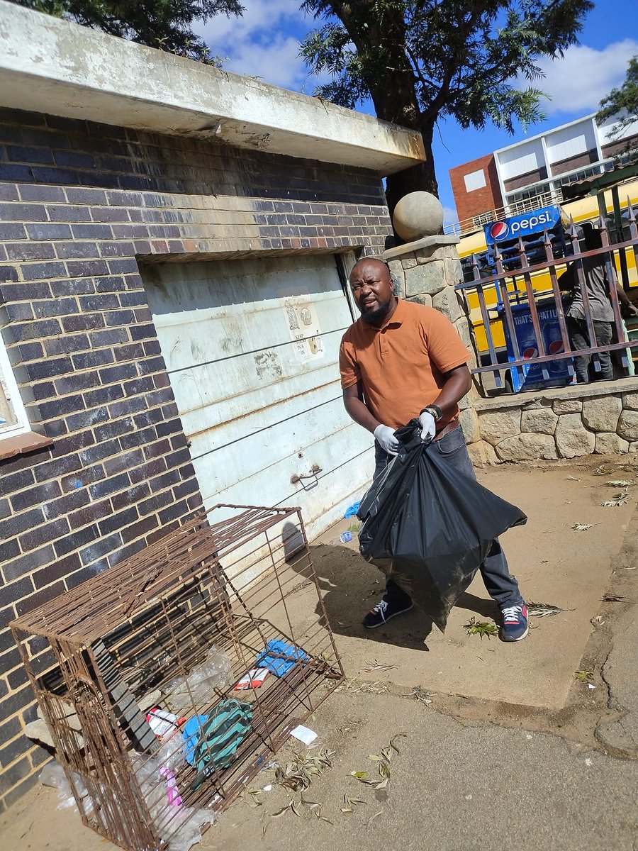 ShokoTonderai's tweet image. #DAY 2302
We all have to be responsible always
it does not take much to make a difference let's #KeepBulawayoClean