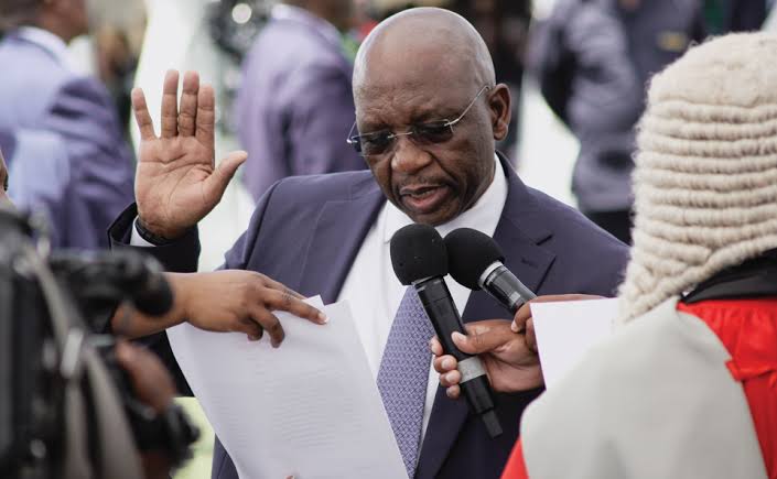 PolokoMokhele_'s tweet image. 𝗕𝗥𝗘𝗔𝗞𝗜𝗡𝗚: King Letsie III has endorsed a sweeping Cabinet reshuffle with immediate effect, acting on the Prime Minister Sam Matekane’s recommendation.

Dismissals:  
Hon. Mokhethi Shelile and Hon. Letsema Adontsi have been removed from Cabinet.  

Reassignments:  
Selibe