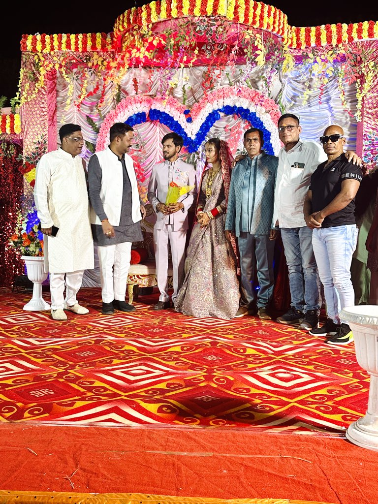 📍सारंगढ़ अजगल्ले परिवार में आशीर्वाद समारोह में शामिल…

💐 इस शुभ अवसर पर नवविवाहित वर-वधु को हार्दिक बधाई एवं सुखमय, मंगलमय दांपत्य जीवन की ढेरों शुभकामनाएं।

ईश्वर से प्रार्थना है कि आप दोनों का जीवन प्रेम, विश्वास और खुशियों से सदा परिपूर्ण रहे।