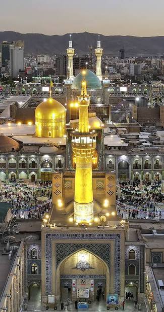 میلاد امام رضا(ع) امسال رنگ دیگری دارد؛
در دل روزهای سخت، مردم با همان امید قدیمی ایستاده‌اند.
#صحن_رضا_جان #ایران_امام_رضا