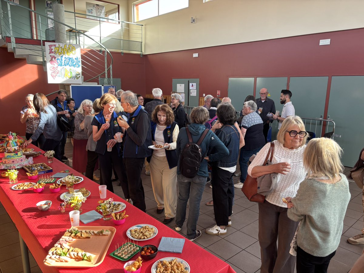 lcdc_42's tweet photo. Portes ouvertes de l’épicerie solidaire des 4 ponts pour fêter les 15 ans d’existence 🎂
Un soutien apporté à 1400 familles depuis sa création 🥰
Un énorme BRAVO pour tout le travail accompli pour celles et ceux qui en ont bien besoin 💚 https://t.co/Hlyv10iDoQ